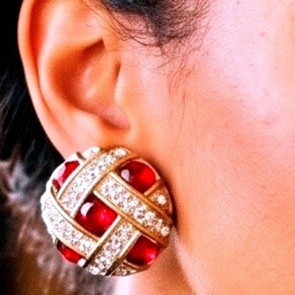Vtg Sue Ellen Gold Tone Red White Glass Lattice Dome Clip On Earrings Carded